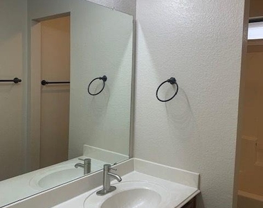 10621 Lipan Trail - Photo Thumbnail 4