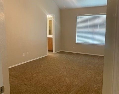 10621 Lipan Trail - Photo Thumbnail 9