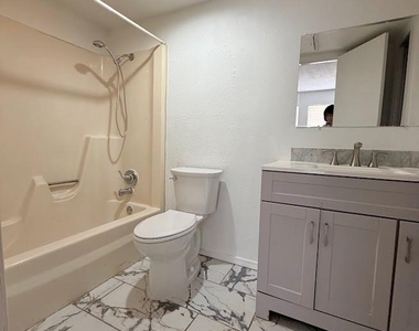 7145 Fair Oaks Avenue - Photo Thumbnail 10
