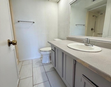7145 Fair Oaks Avenue - Photo Thumbnail 12