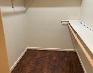 7525 Holly Hill Drive - Photo Thumbnail 5