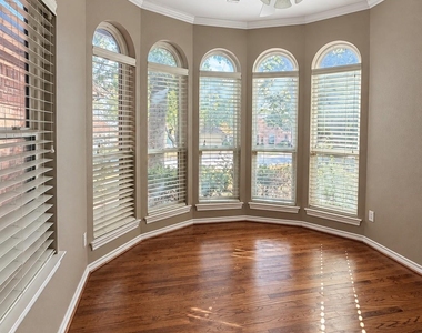 4916 Canberra Lane - Photo Thumbnail 14