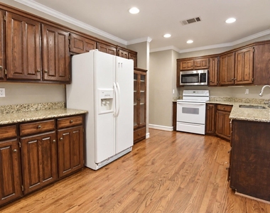 4916 Canberra Lane - Photo Thumbnail 4