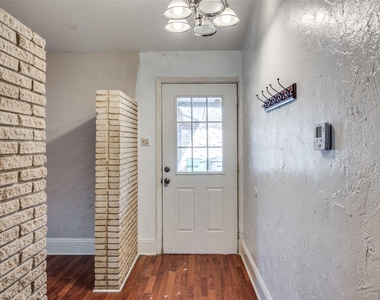 3406 Halifax Drive - Photo Thumbnail 2