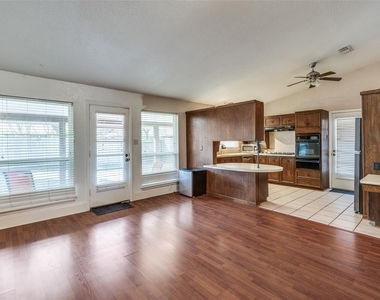 3406 Halifax Drive - Photo Thumbnail 9