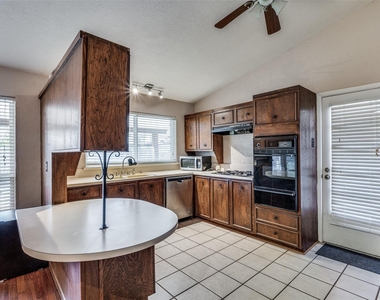 3406 Halifax Drive - Photo Thumbnail 11