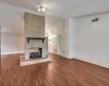 3406 Halifax Drive - Photo Thumbnail 4