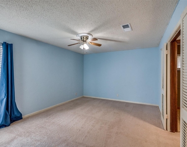 3406 Halifax Drive - Photo Thumbnail 13