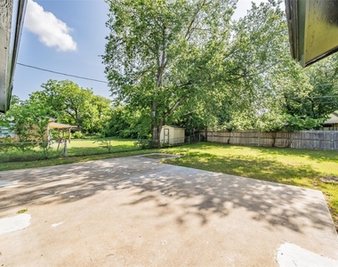 4920 Colorado Boulevard - Photo Thumbnail 4