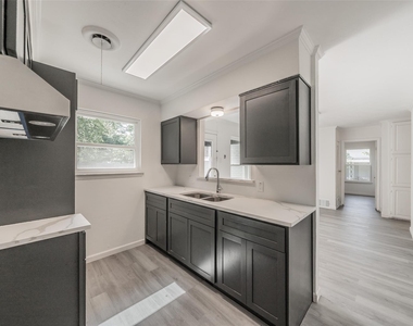 4920 Colorado Boulevard - Photo Thumbnail 19
