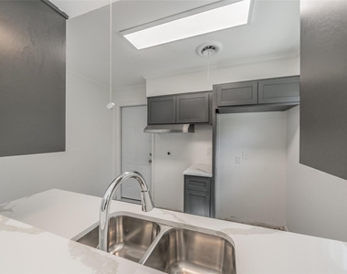 4920 Colorado Boulevard - Photo Thumbnail 24