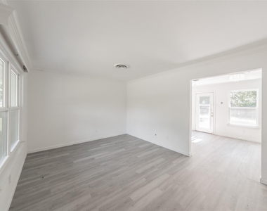 4920 Colorado Boulevard - Photo Thumbnail 14