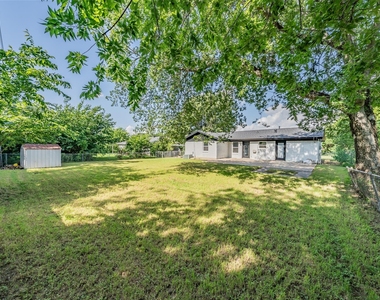 4920 Colorado Boulevard - Photo Thumbnail 6