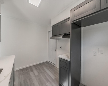 4920 Colorado Boulevard - Photo Thumbnail 23