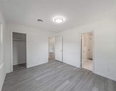 4920 Colorado Boulevard - Photo Thumbnail 27