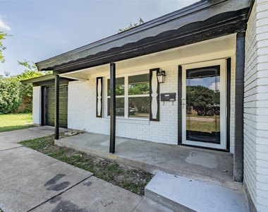4920 Colorado Boulevard - Photo Thumbnail 3
