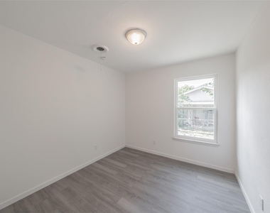 4920 Colorado Boulevard - Photo Thumbnail 30