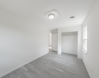 4920 Colorado Boulevard - Photo Thumbnail 38