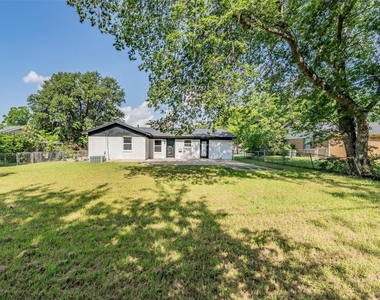 4920 Colorado Boulevard - Photo Thumbnail 7