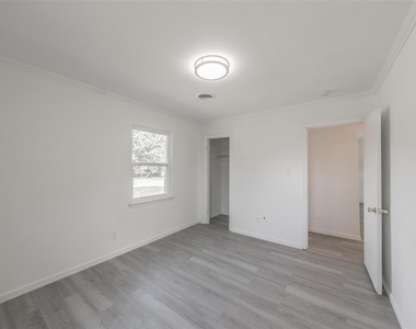 4920 Colorado Boulevard - Photo Thumbnail 26