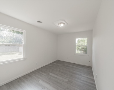 4920 Colorado Boulevard - Photo Thumbnail 36