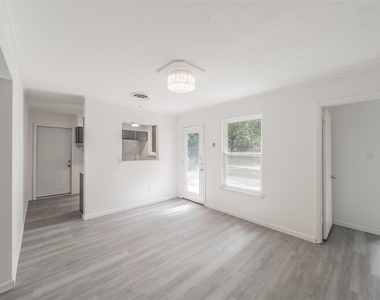 4920 Colorado Boulevard - Photo Thumbnail 15
