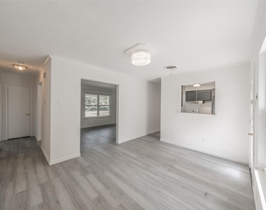 4920 Colorado Boulevard - Photo Thumbnail 16