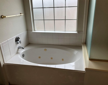 9505 Sean Drive - Photo Thumbnail 14