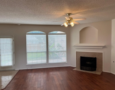 9505 Sean Drive - Photo Thumbnail 4