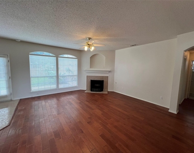 9505 Sean Drive - Photo Thumbnail 3