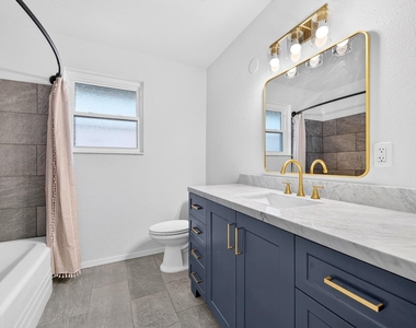7005 Oakland Lane - Photo Thumbnail 8