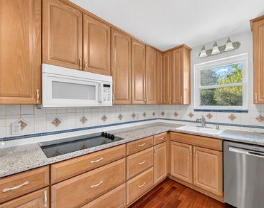 7005 Oakland Lane - Photo Thumbnail 2