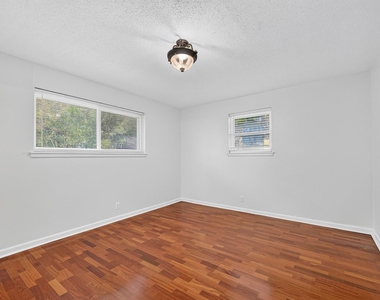 7005 Oakland Lane - Photo Thumbnail 15