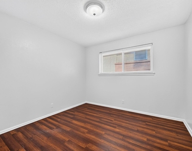 7005 Oakland Lane - Photo Thumbnail 14