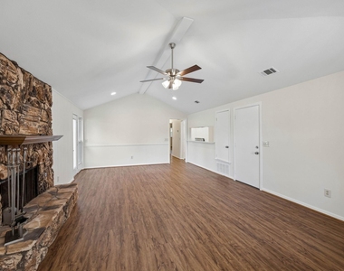 1613 19th Street - Photo Thumbnail 3