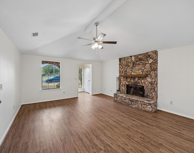 1613 19th Street - Photo Thumbnail 4