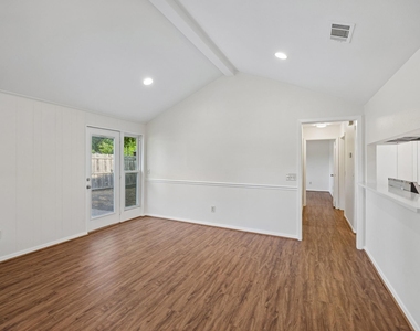 1613 19th Street - Photo Thumbnail 5