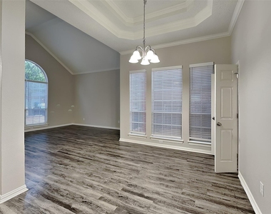 1705 Bershire Court - Photo Thumbnail 8