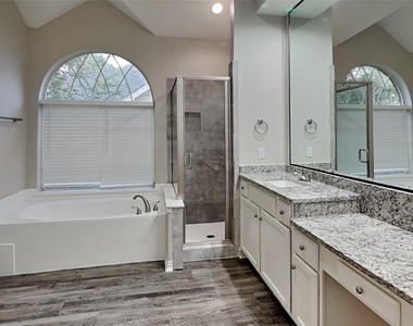 1705 Bershire Court - Photo Thumbnail 13