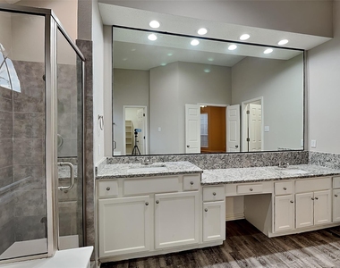 1705 Bershire Court - Photo Thumbnail 12
