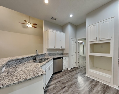 1705 Bershire Court - Photo Thumbnail 5