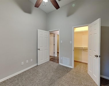 1705 Bershire Court - Photo Thumbnail 15