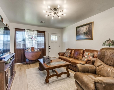 907 Sw 3rd Street - Photo Thumbnail 2
