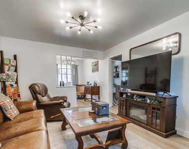 907 Sw 3rd Street - Photo Thumbnail 3