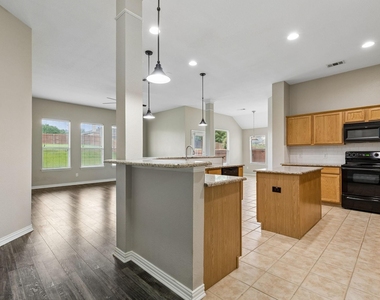 1209 Stone Lane - Photo Thumbnail 20