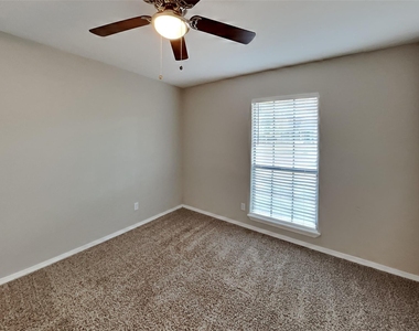 1528 Jabbet Drive - Photo Thumbnail 10