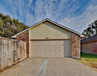 1528 Jabbet Drive - Photo Thumbnail 16