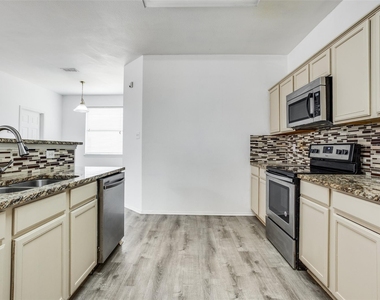 4021 Carrington Drive - Photo Thumbnail 15