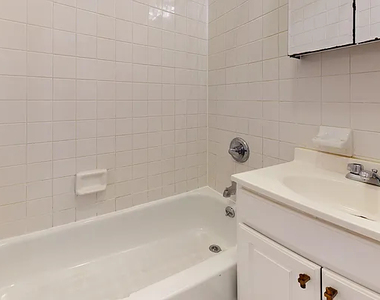 1297 Lexington Avenue - Photo Thumbnail 4