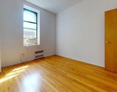 1297 Lexington Avenue - Photo Thumbnail 3
